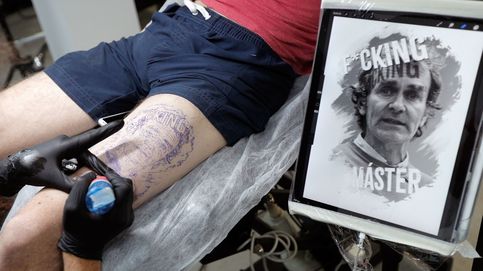 Un joven se tatúa la cara de Fernando Simón: Es el símbolo de esta pandemia
