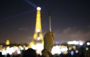 Francia enmudece por el ataque a Charlie Hebdo