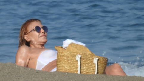 Tenemos el primer 'posado' del verano: Tita Cervera se relaja en Marbella
