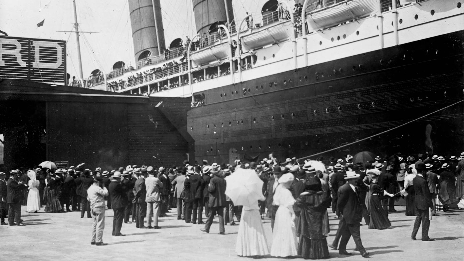 La historia del hombre que sobrevivió al hundimiento del Titanic y del  Lusitania