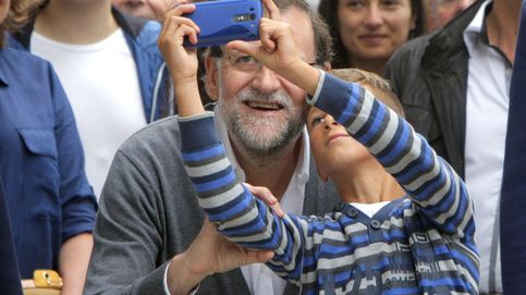 Cerveza, deporte y besos: Las vacaciones de Mariano Rajoy en Galicia, en imágenes