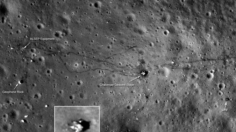 Foto: Imagen de la Luna donde se ven las huellas que dejaron las misiones Apolo. (EFE)