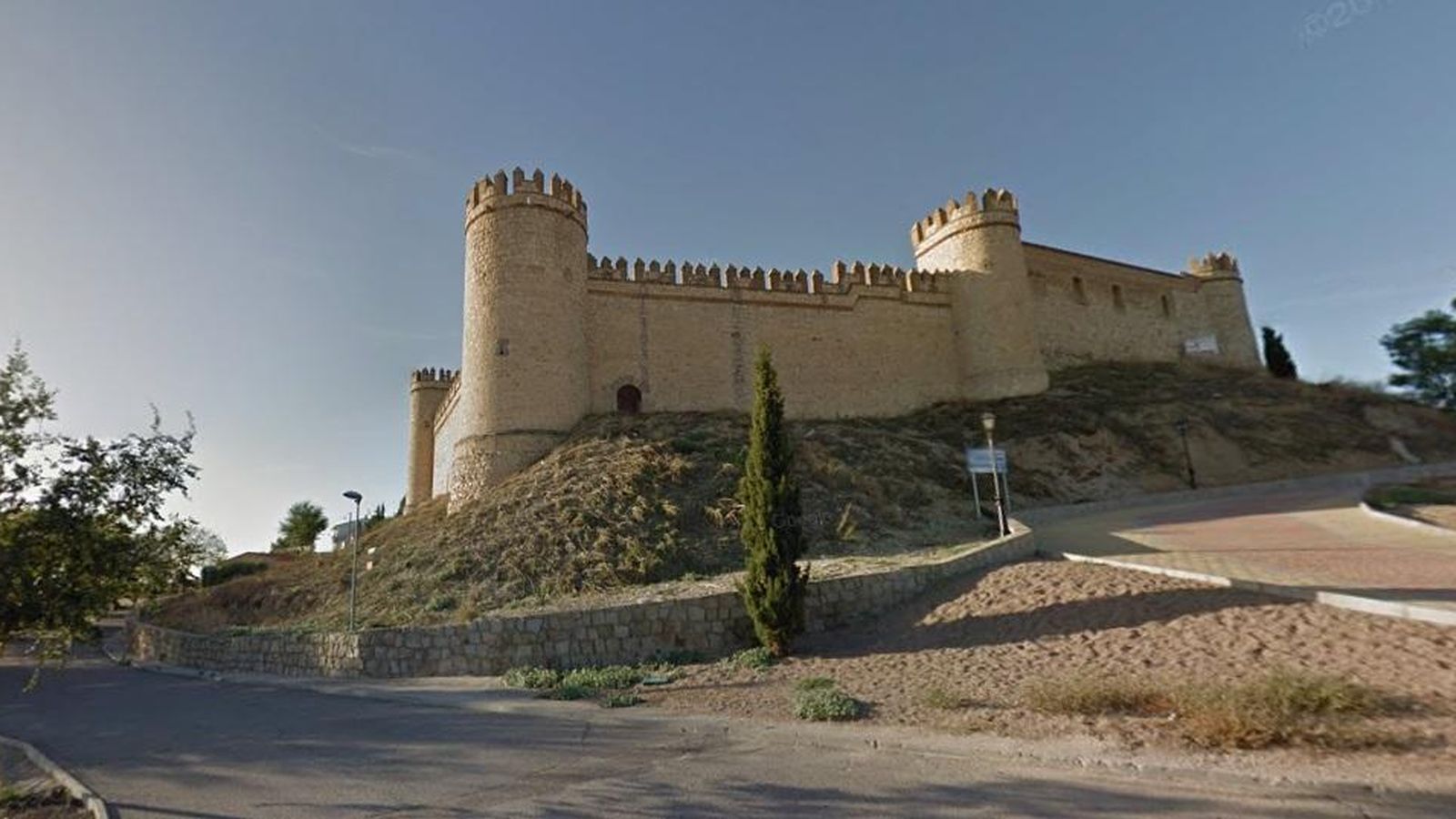El Estado vuelve a subastar el castillo de Maqueda: 4,7 M y una rebaja del 50% thumbnail