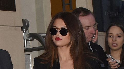 Selena Gomez deja al descubierto la flor de su secreto en París