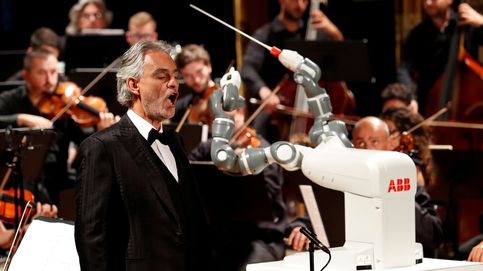 Andrea Bocelli interpreta 'La donna è mobile' con una orquesta dirigida por un robot