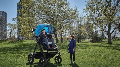 Un carrito de bebé para llevar a los padres: la agradable sensación de 'volver al pasado'