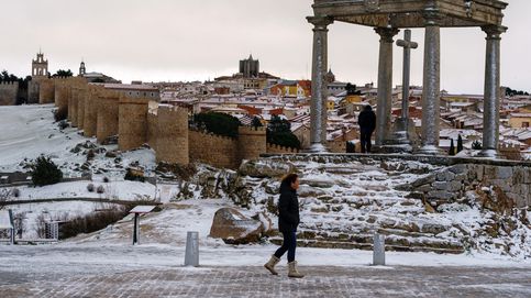 La nieve se apodera de los paisajes y Bajmut en ruinas: el día en fotos