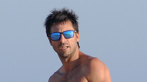 Hugo Silva, un surfista de incógnito en Cádiz