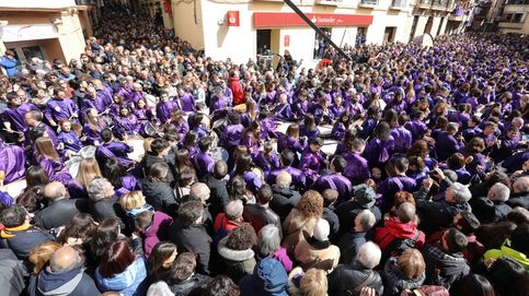 2.000 tambores llenan de ruido Calanda (Teruel) durante 24 horas
