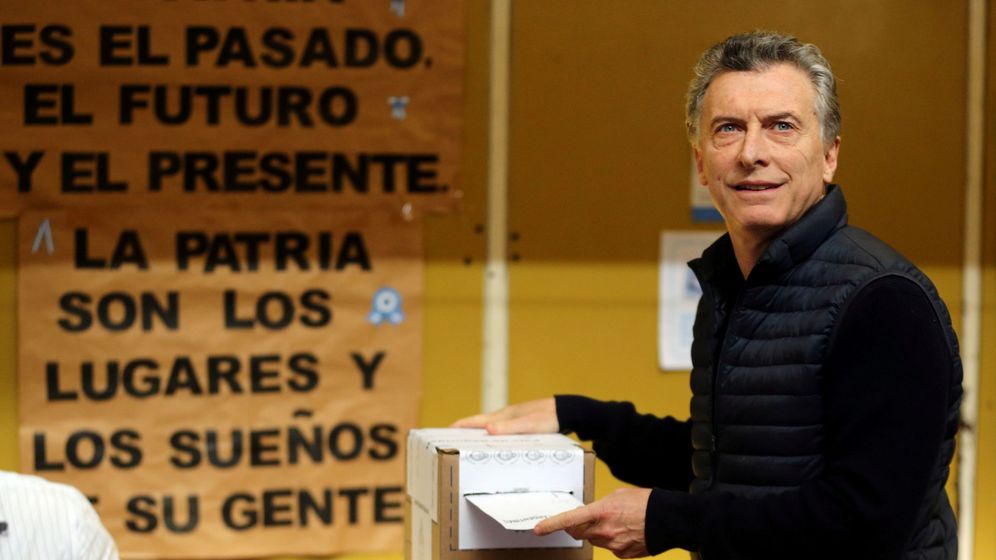 Foto: El presidente argentino Mauricio Macri en el momento de votar ayer, en Buenos Aires. (Reuters)