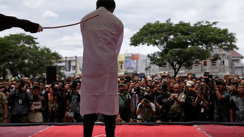 Castigo público a homosexuales en Indonesia