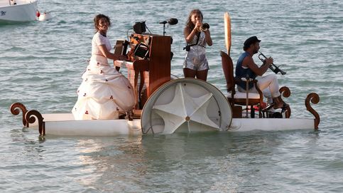 Un piano flotante sobre el lago y festival de flamenco 'on fire': el día en fotos