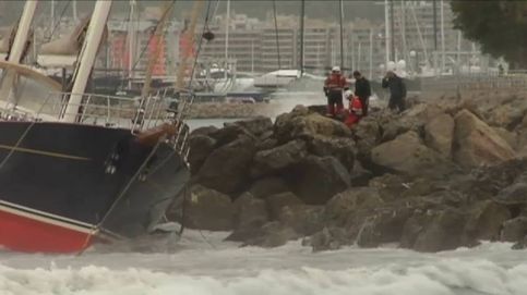 La tormenta 'Leslie' provoca que un barco quede encallado en la bahía de Palma