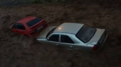 ¿Cómo escapar de su coche si le arrastra la riada?