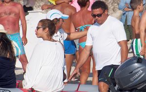 Las vacaciones de Ronaldo Nazario y Paula Morais en Formentera