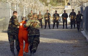 Sonia Castedo, Guantánamo y AirAsia: El día en fotos