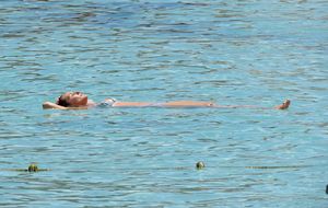 Mar Flores y Javier Merino inician sus vacaciones en Ibiza