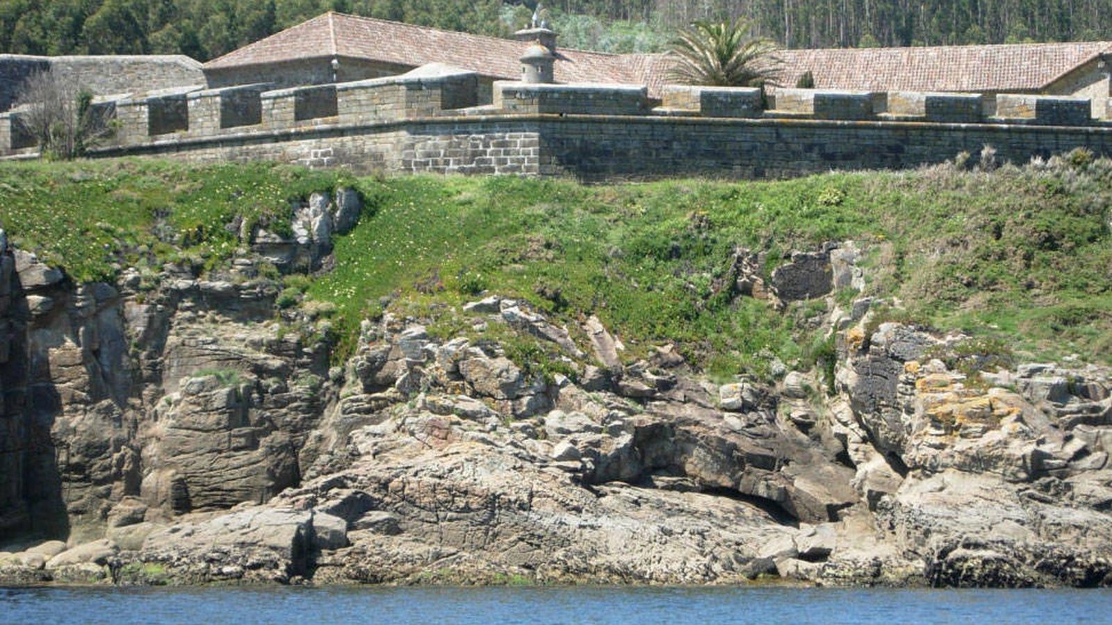 Resultado de imagen de Castillo del Cardenal corcubiÃ³n