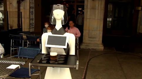Un bar de Pamplona 'contrata' a un robot para servir a los clientes
