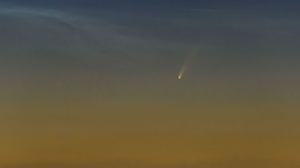 Foto: El cometa Neowise, fotografiado desde Hungría (EFE)