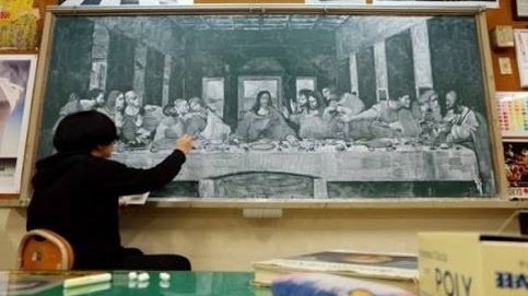 Este profesor japonés transforma una pizarra en un cuadro de arte