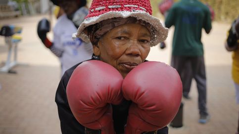 Un grupo de abuelas boxeadoras golpean a la vejez a ritmo de Rocky en Sudáfrica
