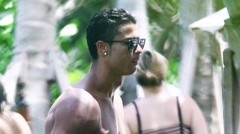 Cristiano Ronaldo presume de cuerpo con su hijo en Miami 