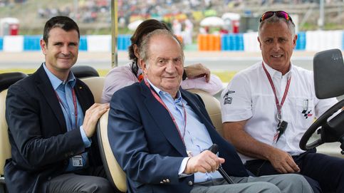 El Rey Juan Carlos, un corredor más en Jerez, pero en 'Papamóvil'