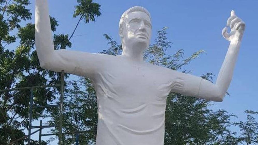 Foto: Estatua a Falcao en Santa Marta, Colombia