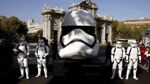 Star Wars invade Madrid y Ginebra subasta un diamante de 16 quilates: el día en fotos
