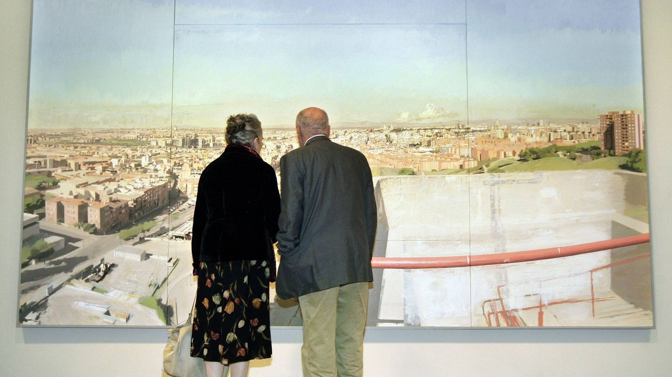 Foto: María Moreno y Antonio López, ante la obra del pintor. (EFE)