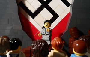 Recreación del Holocausto judío con figuras de LEGO