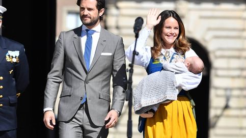 El príncipe Carlos Felipe y la princesa Sofía escenifican la apertura del Palacio Real de Estocolmo