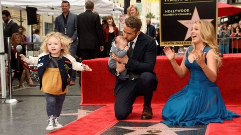 Ryan Reynolds y Blake Lively posan por primera vez con sus dos hijas en el Paseo de la Fama 