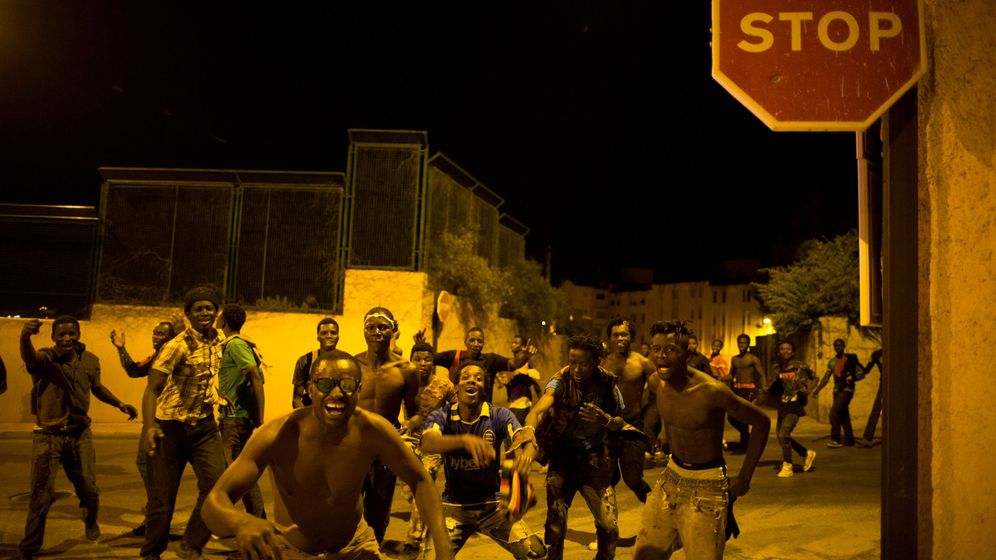 Resultado de imagen de migrantes en Ceuta fotos