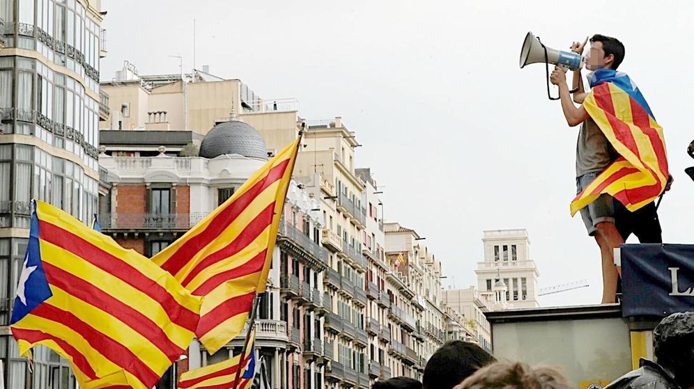 Foto: Miles de estudiantes se manifiestan en Barcelona a favor del referéndum del 1-O. (EFE)