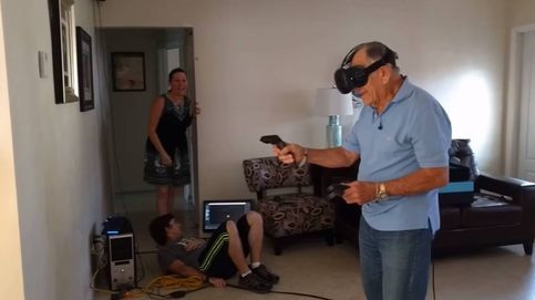 El abuelo de 81 años que 'aniquila' zombies: así se deja llevar por las gafas de realidad virtual