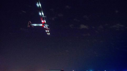 El gigantesco avión impulsado por el Sol llega a Sevilla tras recorrer medio mundo