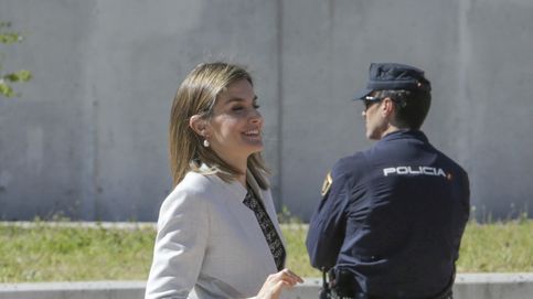 La Reina Letizia recicla el sastre gris con el que se batió en duelo con la primera dama de Puerto Rico