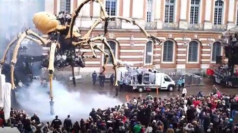 Una araña mecánica gigante y un minotauro robótico invaden las calles de Toulouse