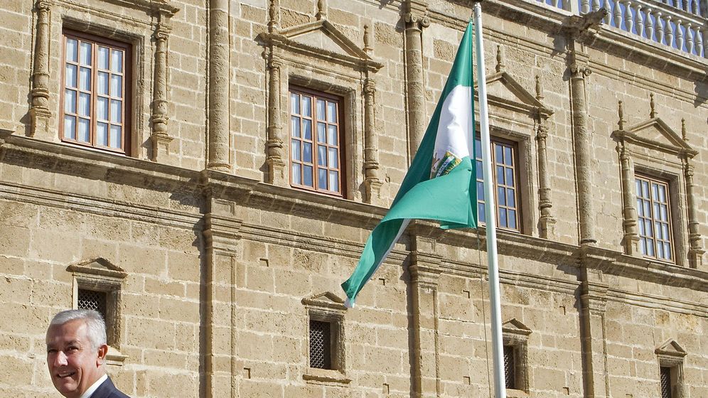 Foto: La bandera de Andalucía en el Día de la Comunidad. (EFE)