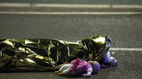Una muñeca tirada en el suelo, la foto símbolo de la masacre de Niza