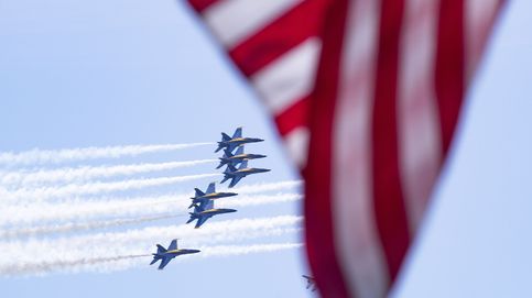 Dos escuadrones aéreos sobrevuelan el cielo en EEUU como homenaje a los sanitarios