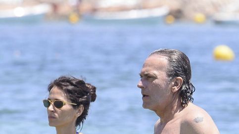 José Coronado, de vacaciones en Ibiza con sus 'chicas'