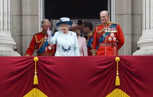 Desfile militar en honor de Isabel II
