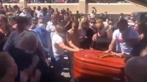 El entierro multitudinario de Tenerife que se saltó todas las medidas de seguridad