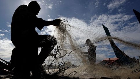 Industria pesquera en Indonesia y vientos imposibles en Cuba: el día en fotos