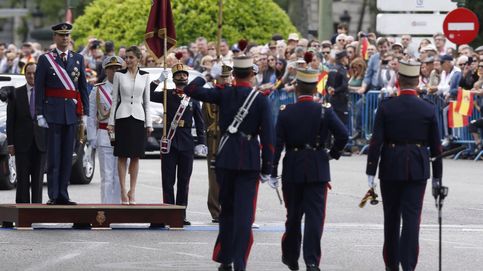 Los Reyes Felipe y Letizia, recibidos entre vítores en el acto central del Día de las Fuerzas Armadas