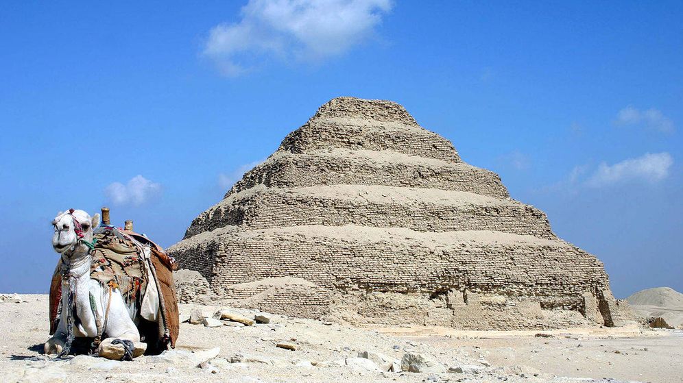 Foto: La Pirámide escalonada de Zóser, principal edificio de la necrópils de Saqqara. (CC/Wikimedia Commons)
