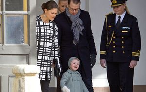 La pequeña Estelle eclipsa a la princesa Victoria de Suecia en su 37 cumpleaños